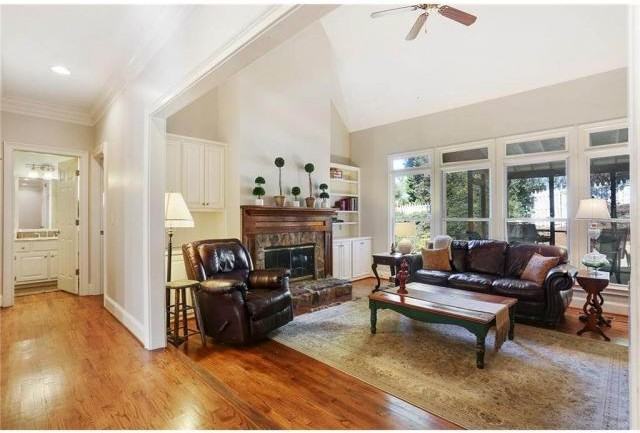 391 W 5th St - Photo 3 of 9