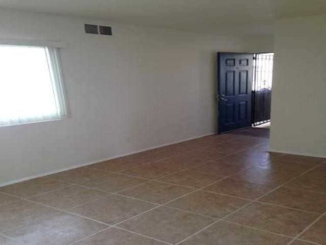 4246 42nd St - Photo 3 of 12