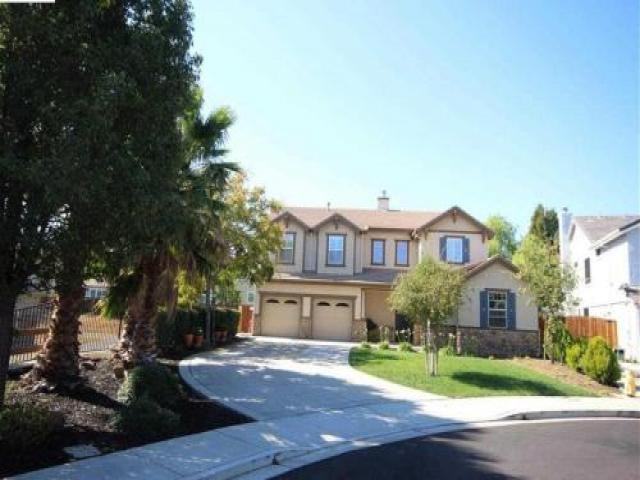 391 Wentworth Ct - Photo 3 of 7