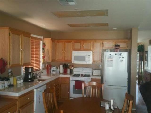 15242 Moffet Ave - Photo 2 of 6