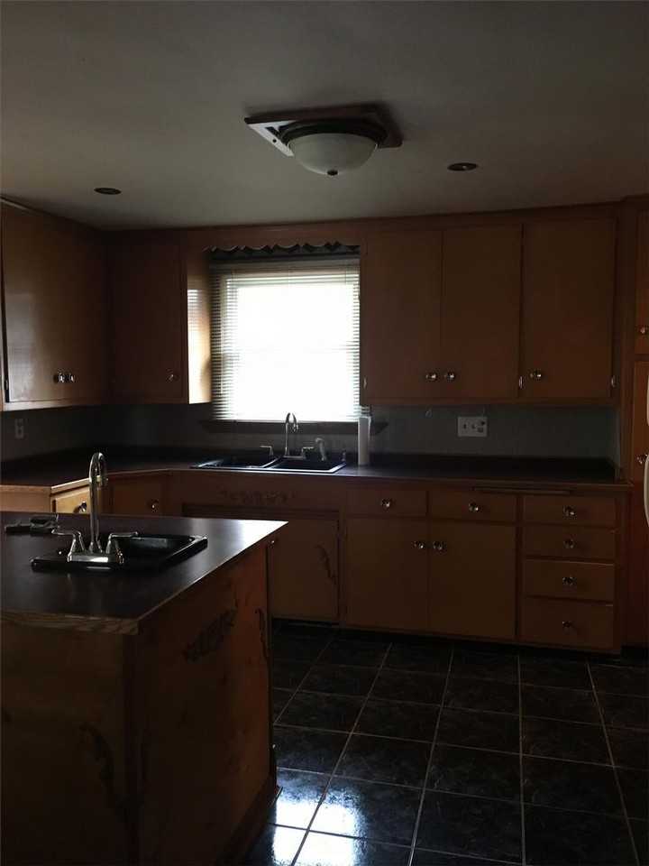 1332 Porlier St - Photo 2 of 24