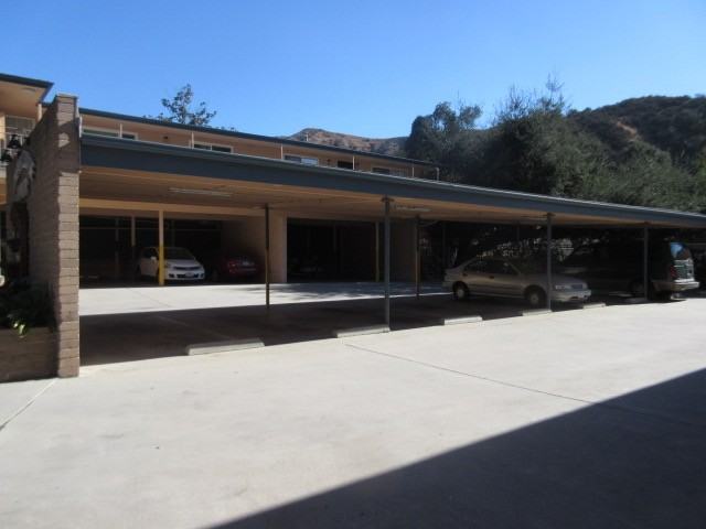 2034 E Chevy Chase Dr - Photo 2 of 24