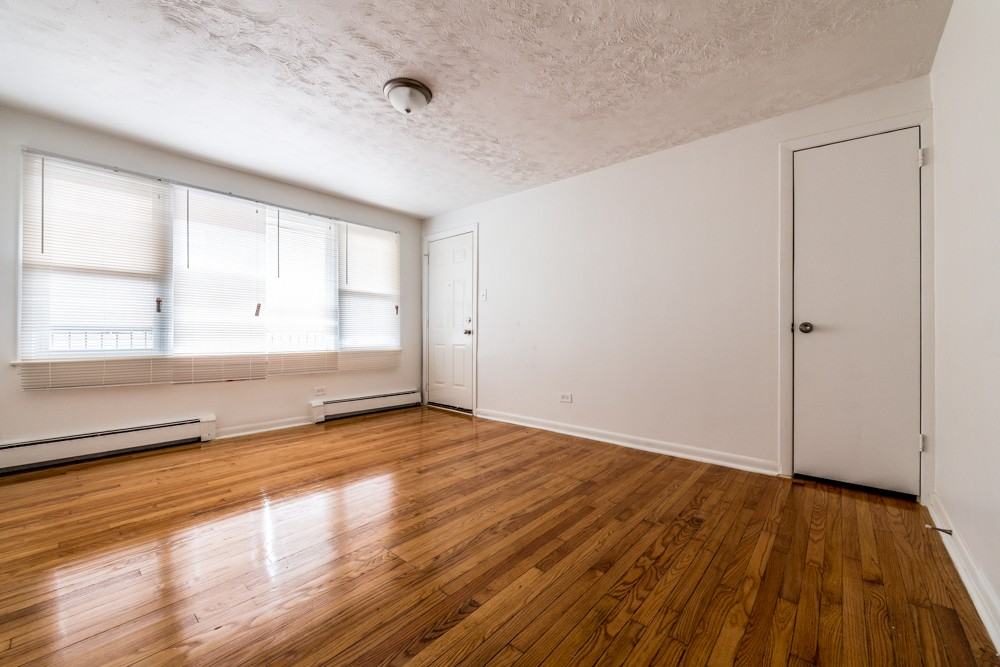 7927 S Ellis Ave - Photo 3 of 6