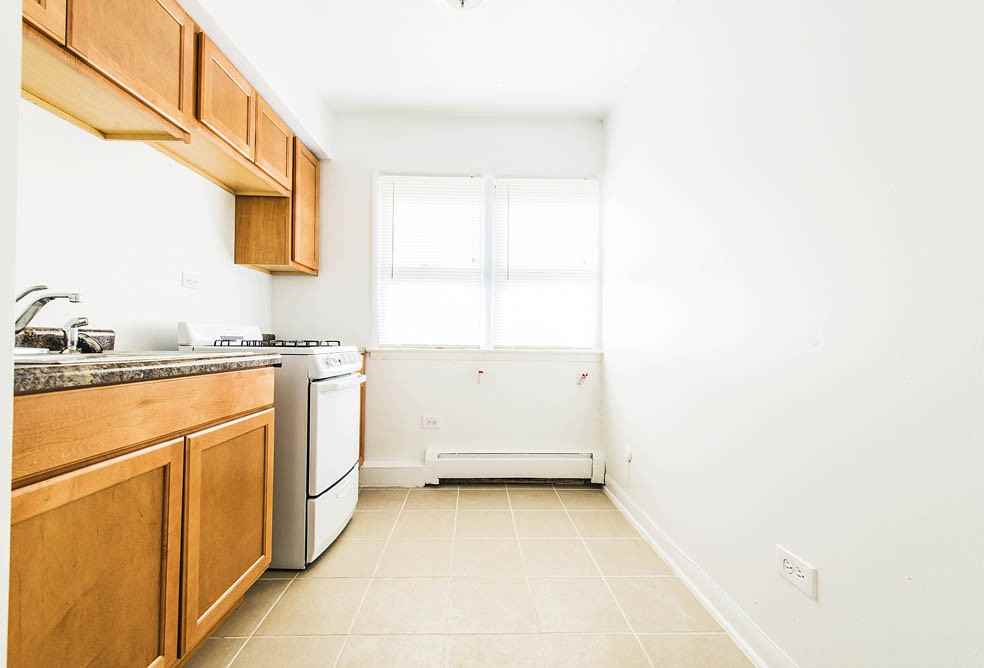 7925 S Phillips - Photo 3 of 9