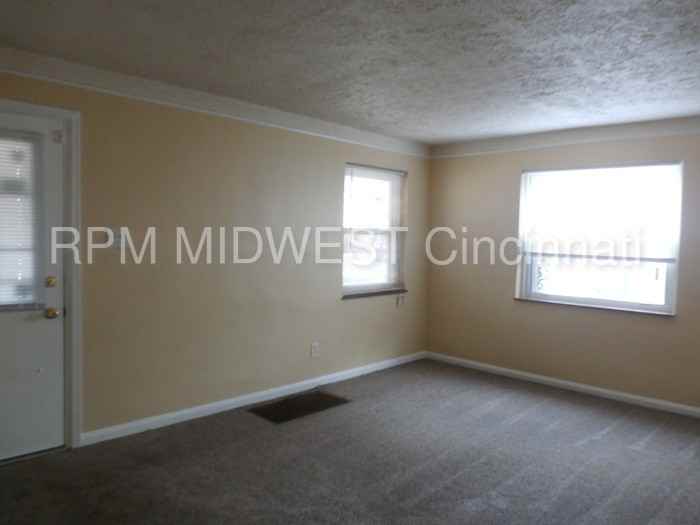 5239 Willowood Ave - Photo 2 of 9