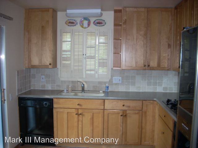 836 Commons Dr - Photo 2 of 4