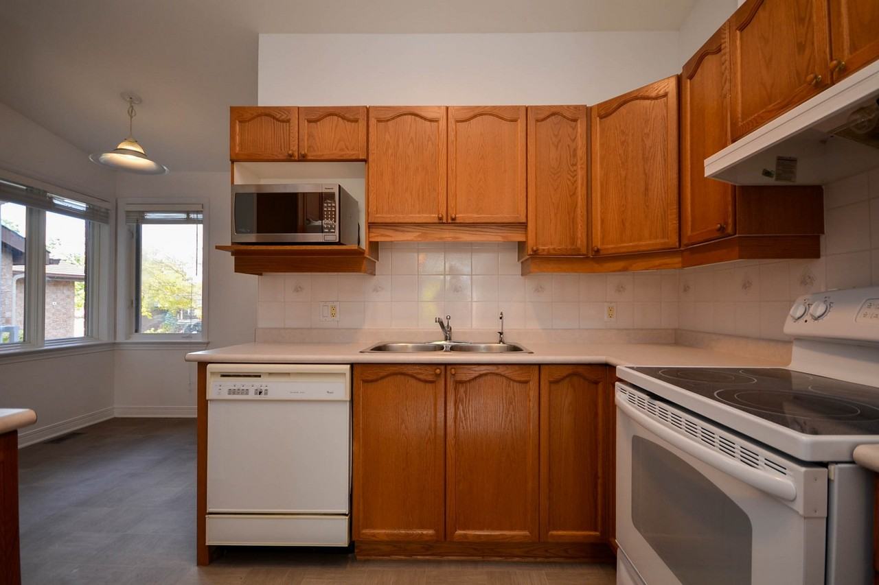 17 Quinterra Court - Photo 2 of 14