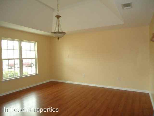 266 Pecan St - Photo 3 of 20