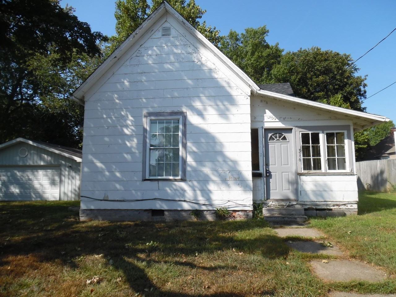 316 W Beech St - Photo 2 of 6