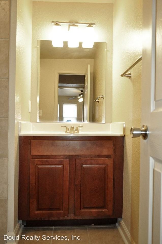 977 Merrimac Ave - Photo 3 of 21