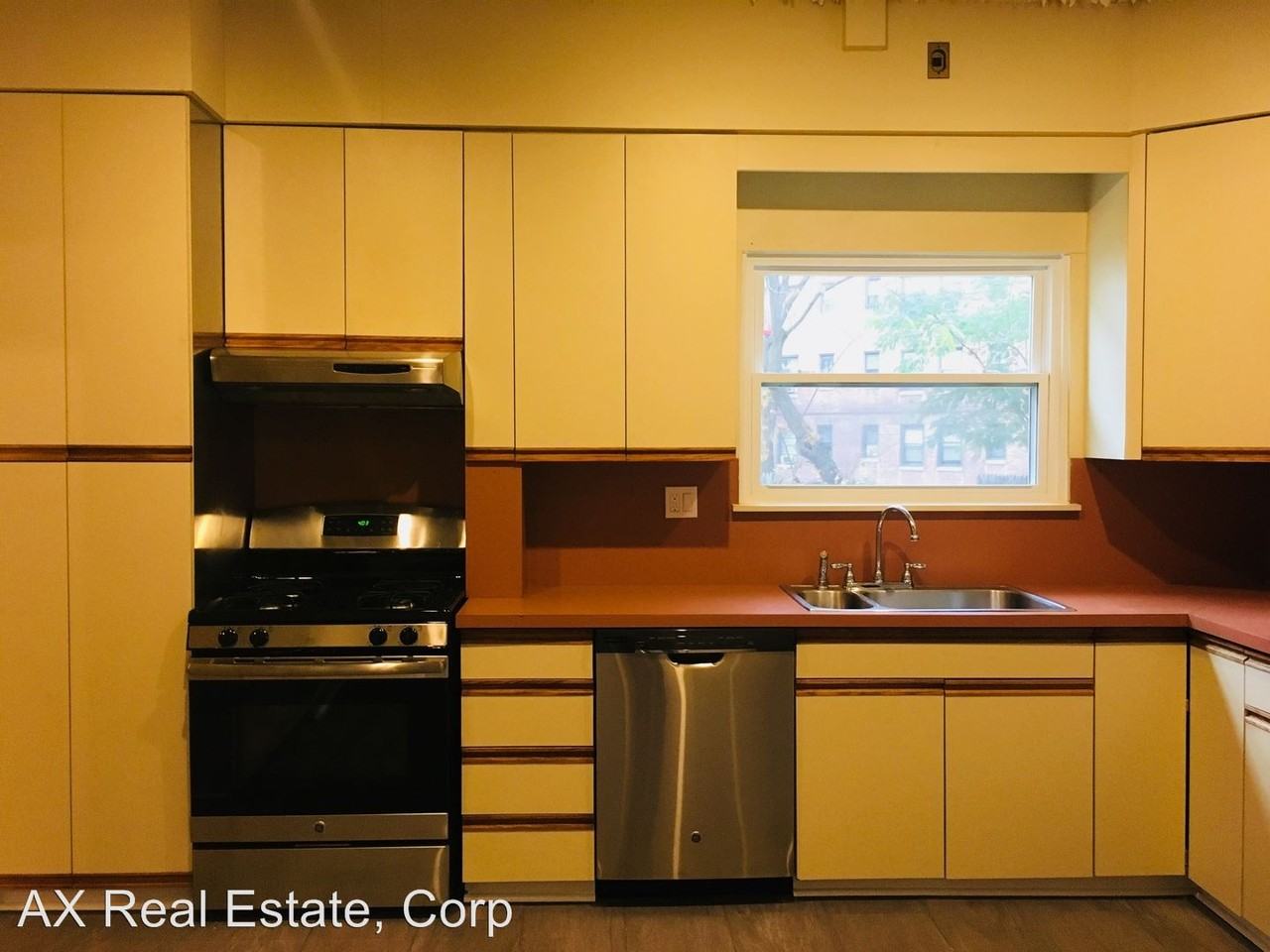 27 Elizabeth St - Photo 2 of 11