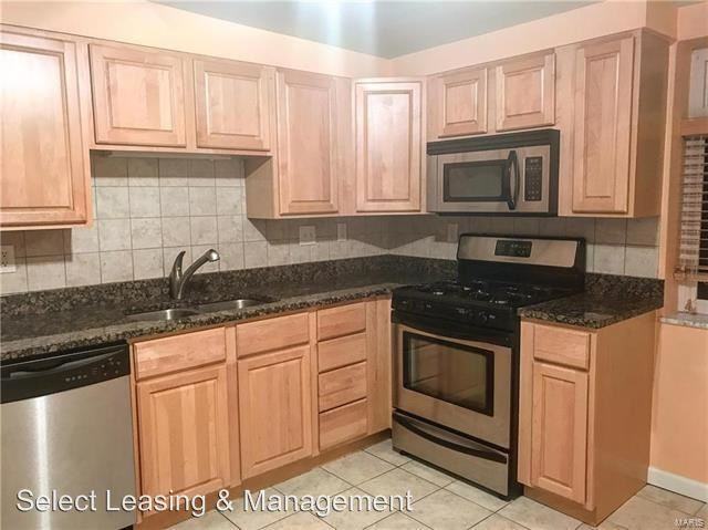 207 Monclay Ct #2W - Photo 3 of 8