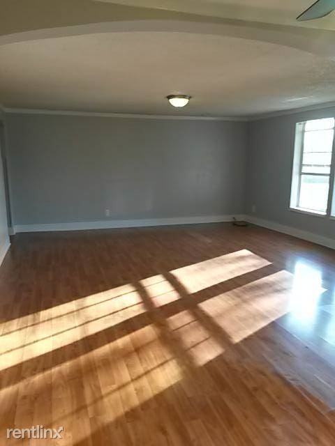 110 S Main St - Photo 3 of 15