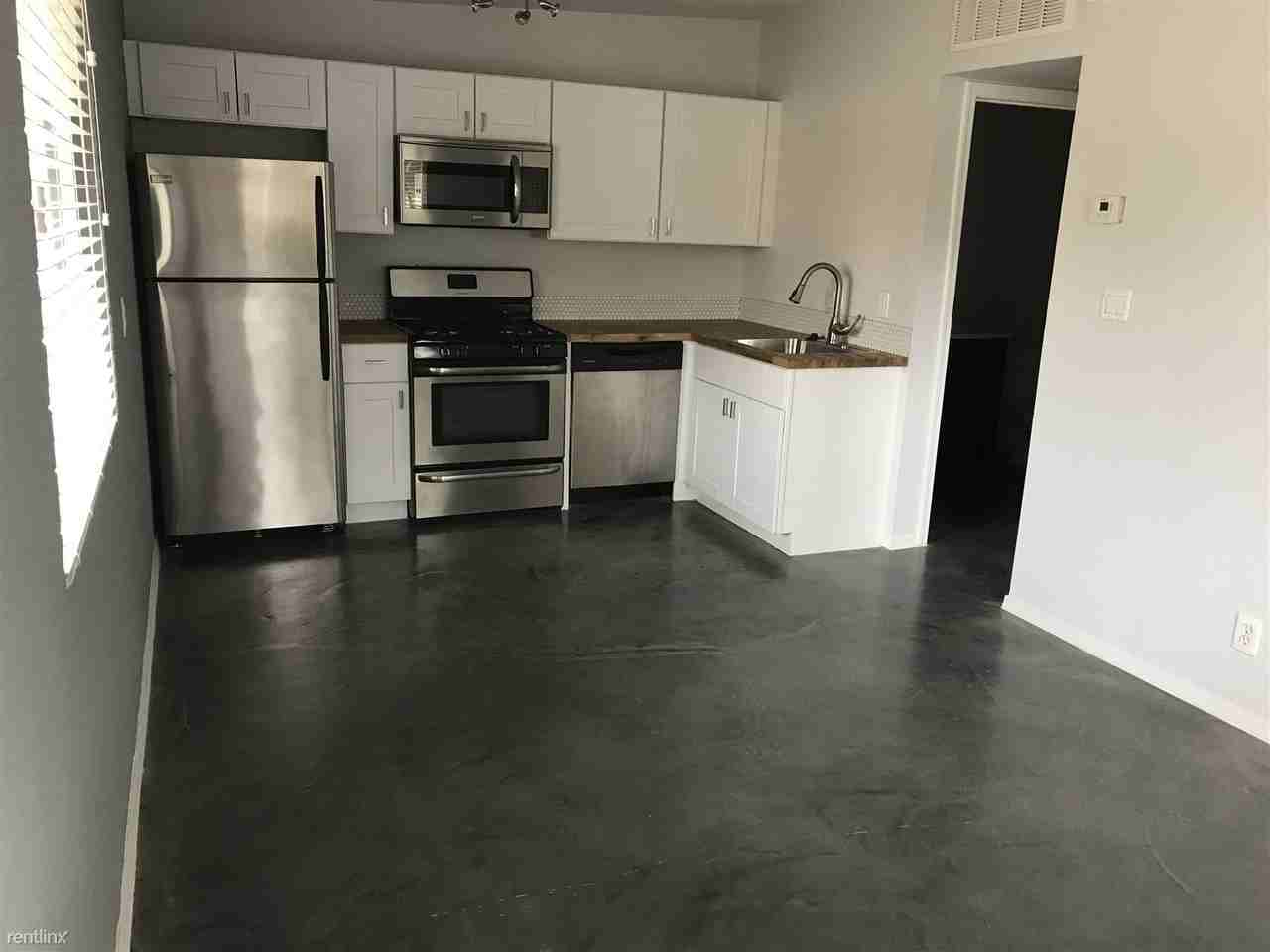 819 W 3rd St - Photo 2 of 10