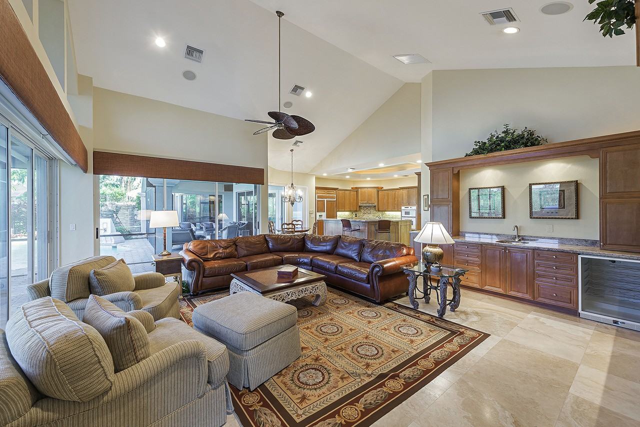 309 Chancery Cir - Photo 2 of 16