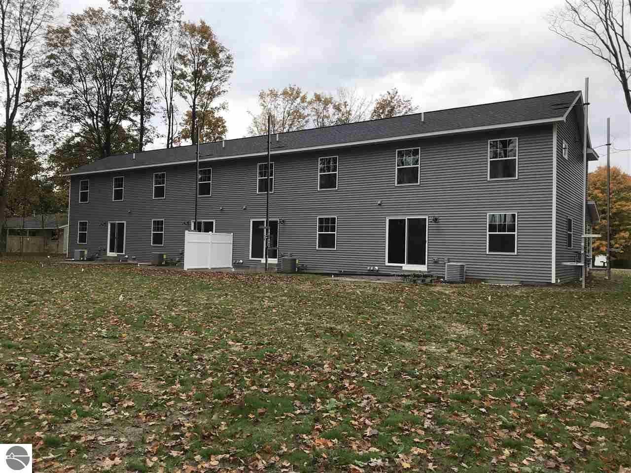 8838 Manhattan N - Photo 2 of 8