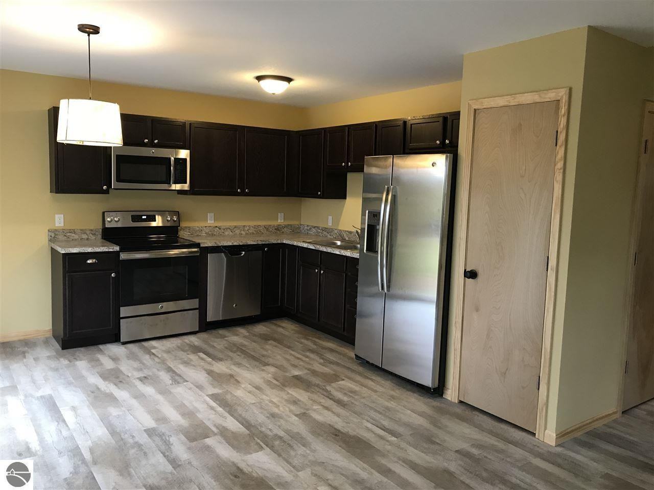 8838 Manhattan N - Photo 3 of 8