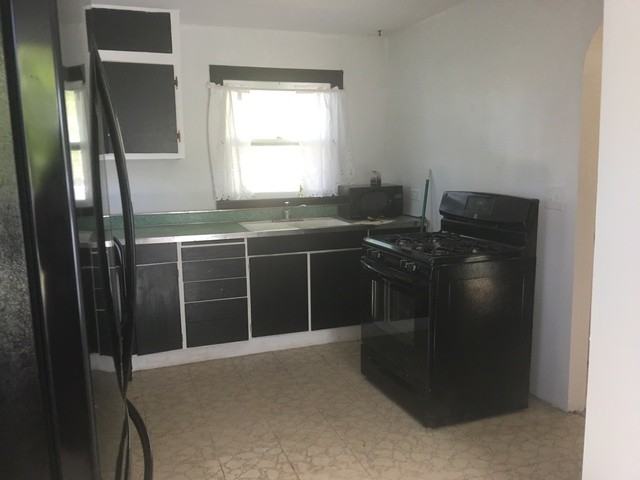23W637 Turner Ave - Photo 3 of 6