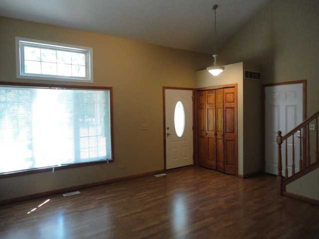 107 N River Rd - Photo 2 of 15