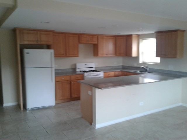 535 N Lake St #B - Photo 2 of 9