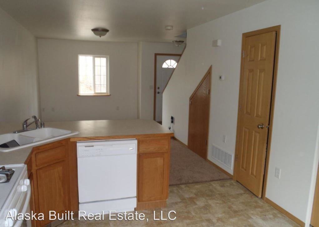 2875 S Donovan Dr - Photo 2 of 9
