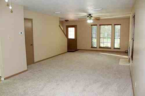 2211 Pincher Creek Dr - Photo 2 of 8