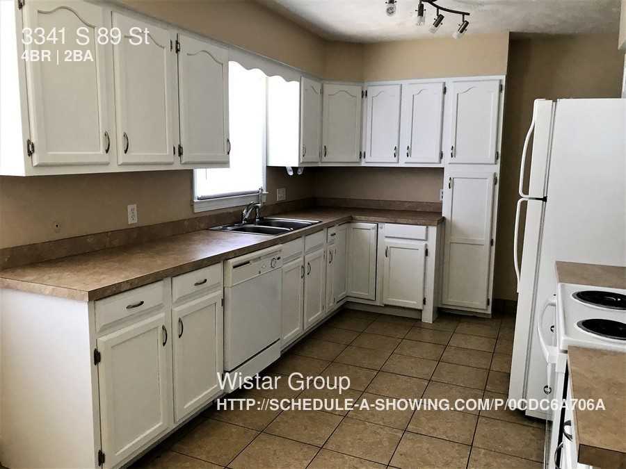 3341 S 89th St - Photo 3 of 22