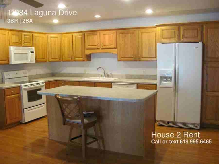 11984 Laguna Dr - Photo 3 of 15