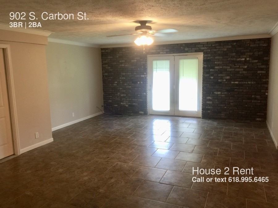 902 S Carbon St - Photo 3 of 13