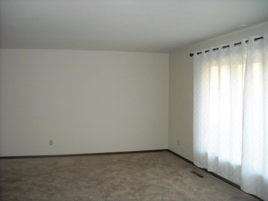 9542 Greenwood Ave - Photo 3 of 10