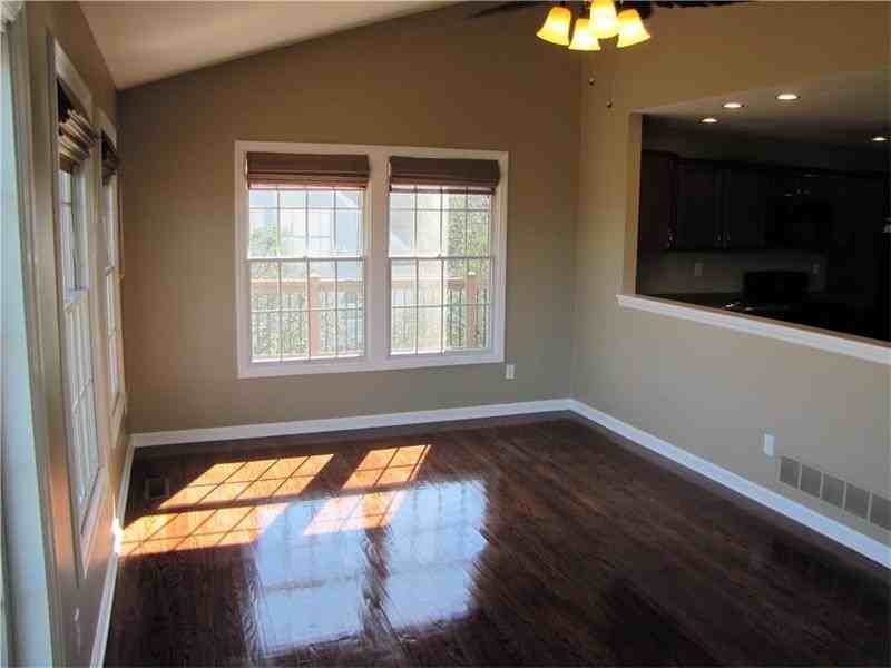 202 Walnut Dr - Photo 2 of 20