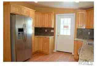 250 Union Ave - Photo 3 of 17