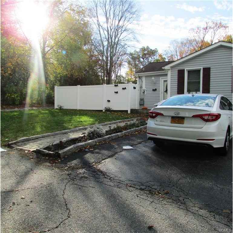 101 Larch St - Photo 3 of 14