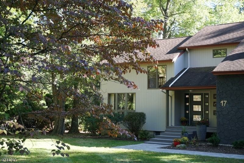 17 Birchwood Ln - Photo 2 of 25