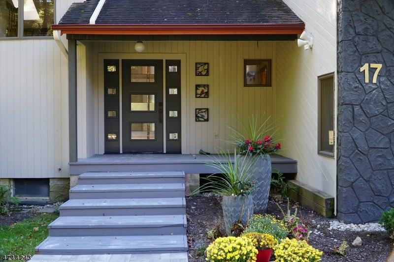 17 Birchwood Ln - Photo 3 of 25