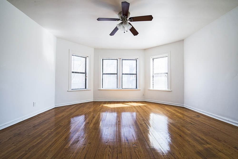 8208 S Drexel Ave - Photo 2 of 6