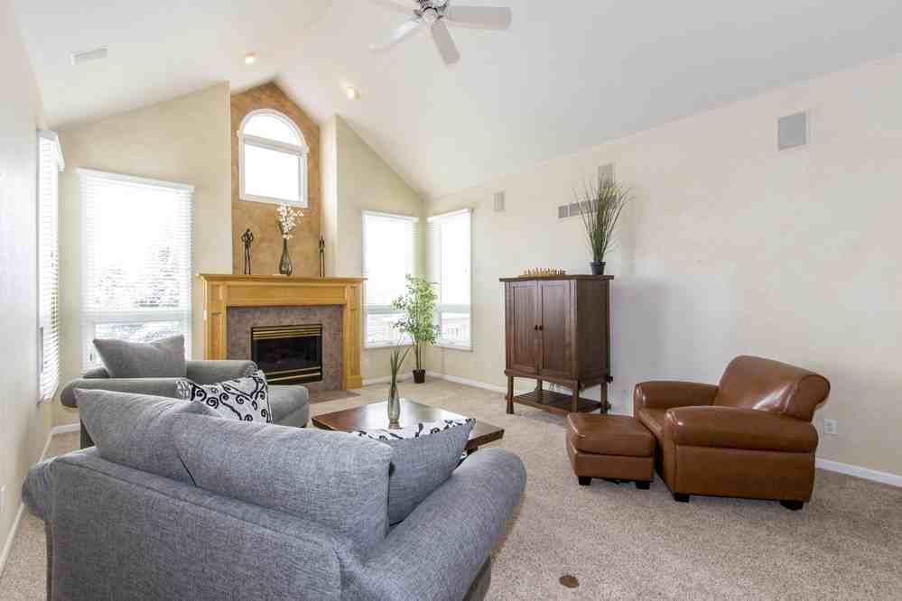 933 Pinnacle Pl - Photo 3 of 11