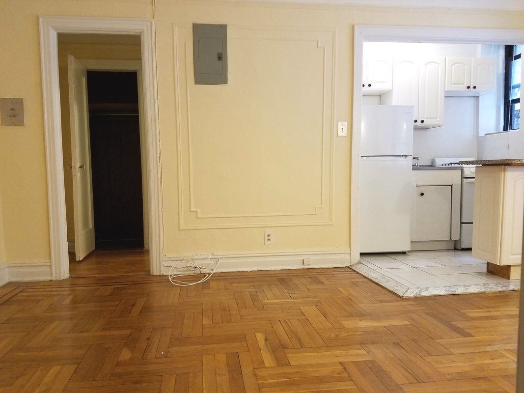 46th St & 43rd Ave #2D - Photo 3 of 4