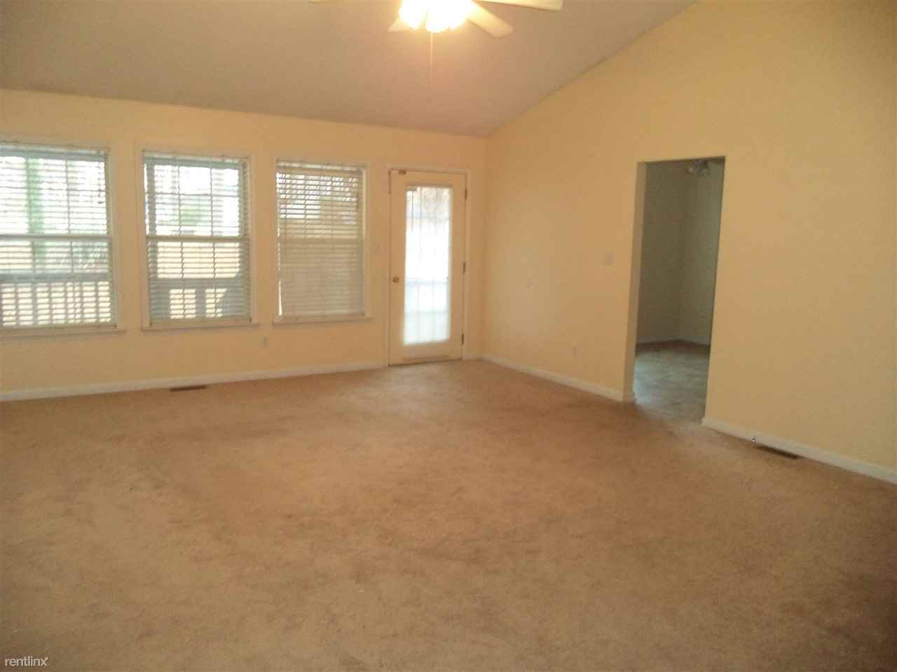 154 Nicholas St - Photo 3 of 4