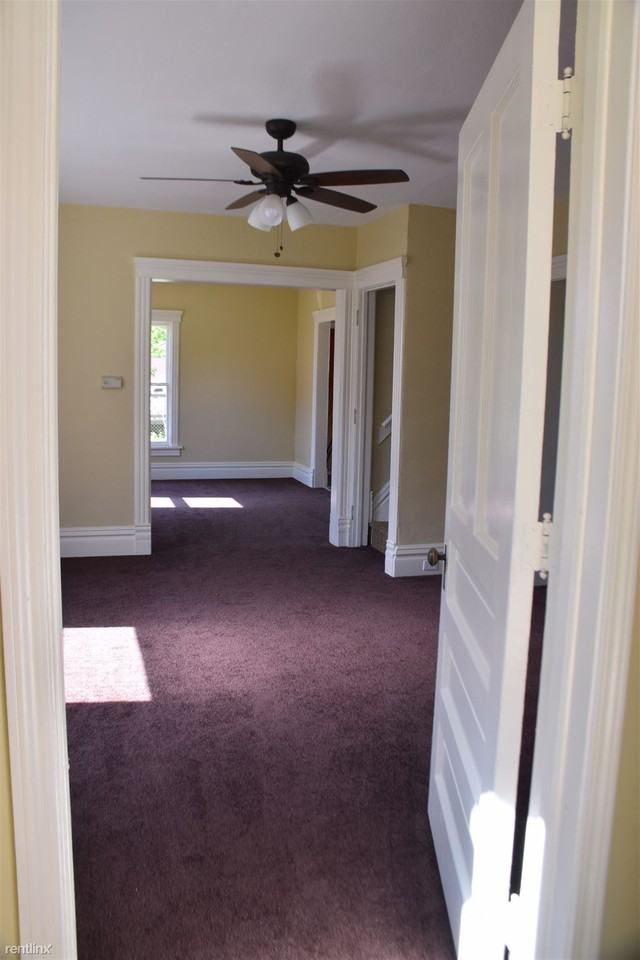 320 W Main St - Photo 2 of 8