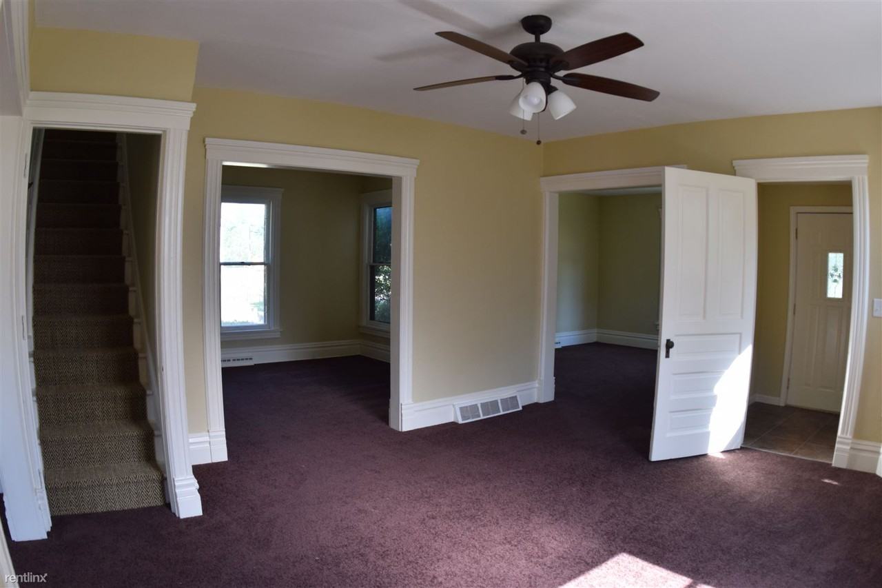 320 W Main St - Photo 3 of 8