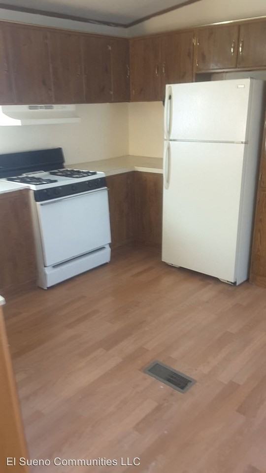 11417 Linn NE Units E01-W02 - Photo 2 of 4