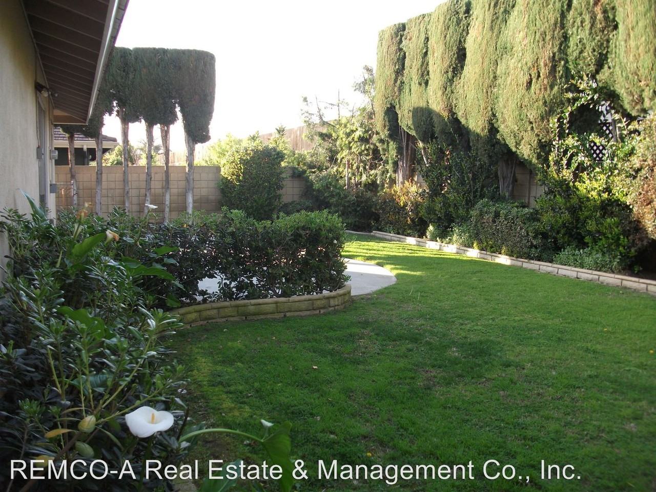 7965 E Ring St - Photo 2 of 11