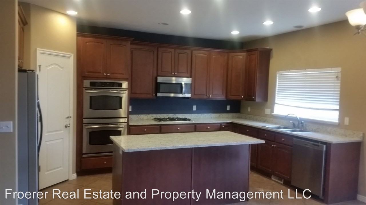 985 Brinley Ln - Photo 2 of 11