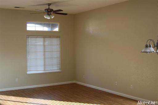 2506 Saxon Way - Photo 3 of 13