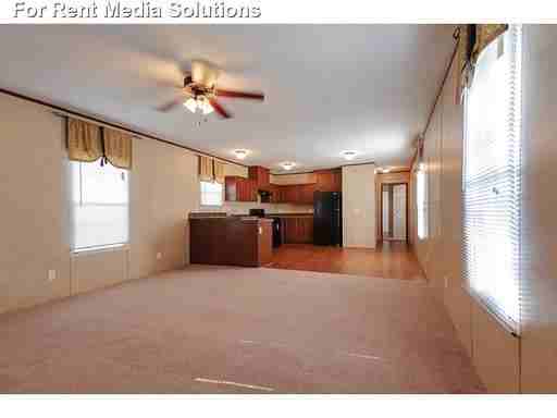 76 Peach St - Photo 3 of 8