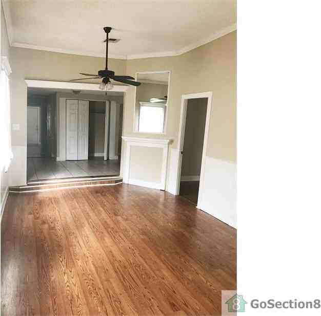 324 Newton St - Photo 2 of 7