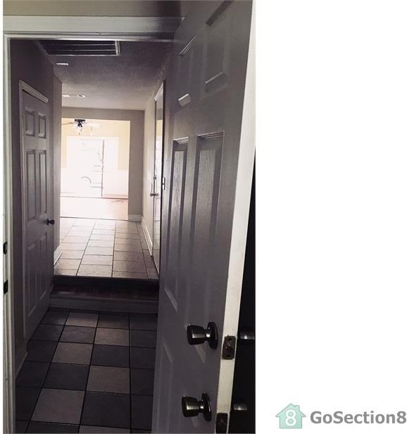 324 Newton St - Photo 3 of 7