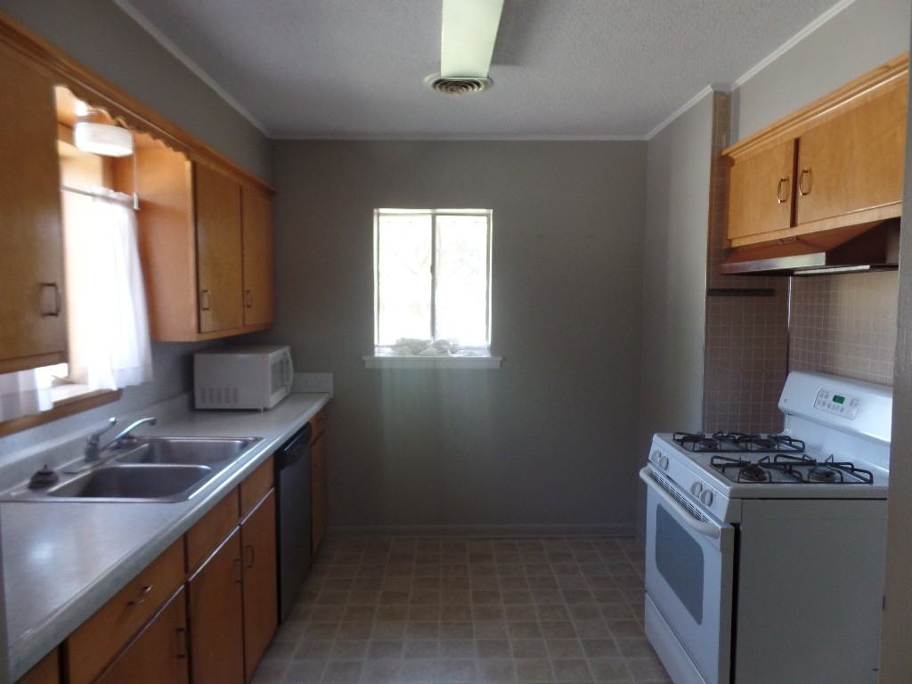 1201 S High School St - Photo 2 of 9