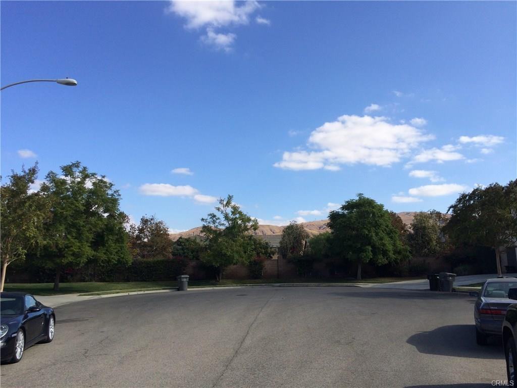 11140 Larkspur Ct - Photo 2 of 12